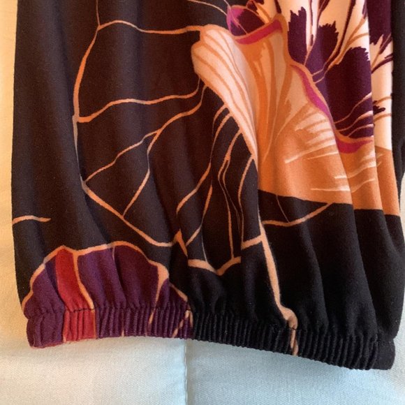 NWT - Beautiful Blouse, Black with Floral, Zippered Neckline SZ L - Picture 7 of 8